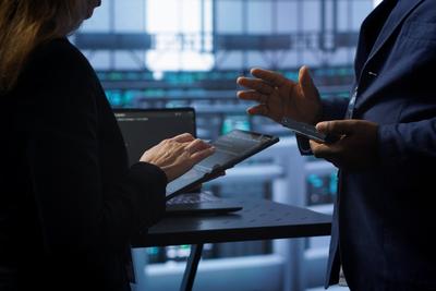 resized_coworkers-data-center-replacing-storage-rigs-parts-improve-performance